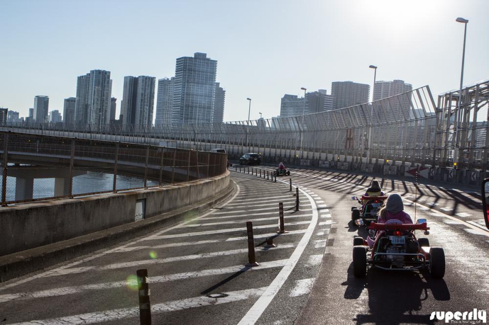 Tour MariCar dài nhất là lái cỡ 3 giờ đồng hồ, đi qua cây Cầu Rainbow nổi tiếng