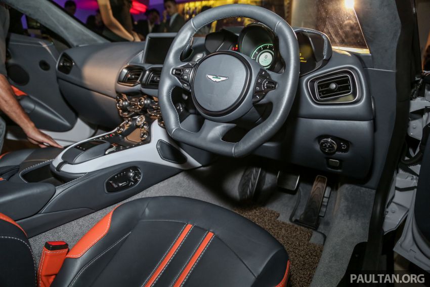 Nội thất của Aston Martin V8 Vantage 2018 Nội thất của Aston Martin V8 Vantage 2018