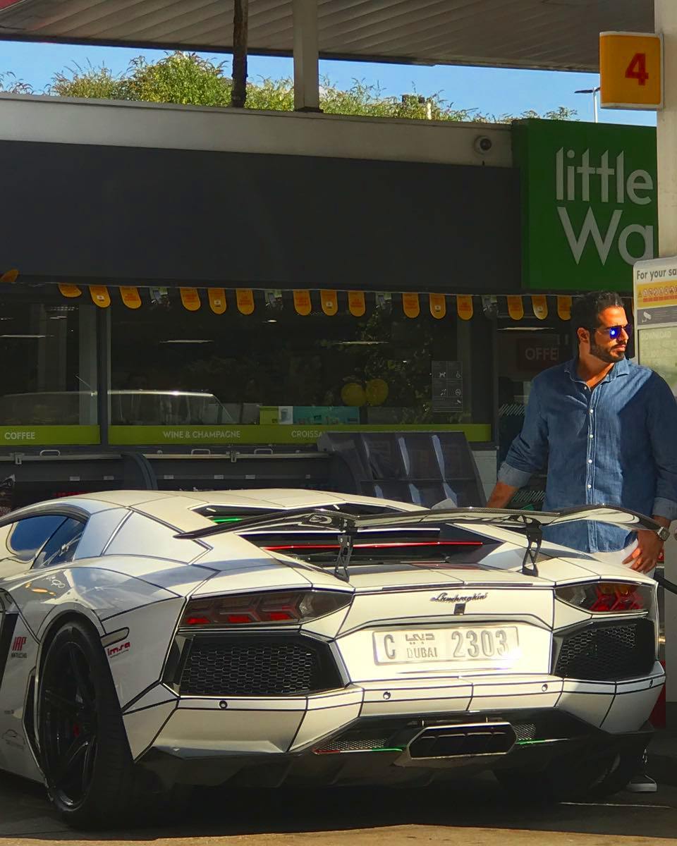 Anh Alfahim bên chiếc Lamborghini Aventador LP760-2 của mình