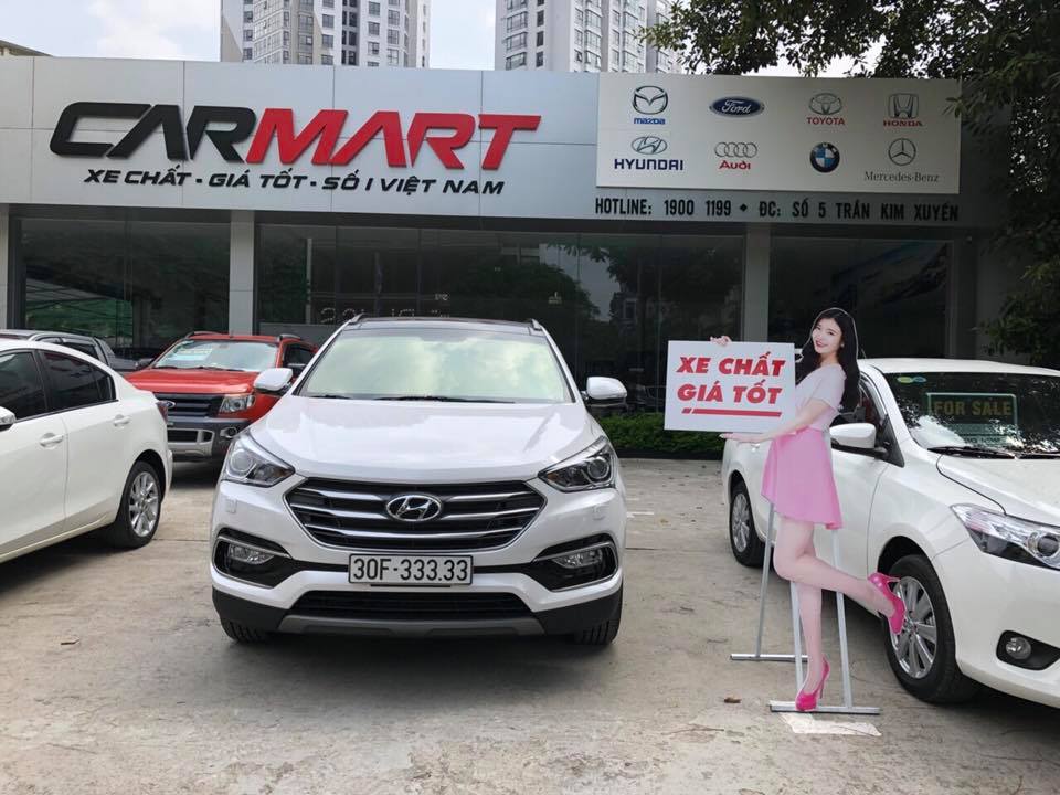 Chiếc xe Hyundai Santa Fe 2018 cũ với biển số ngũ quý 3 được rao bán 2,45 tỷ tại một showroom ô tô tại Hà Nội. Chiếc xe Hyundai Santa Fe 2018 cũ với biển số ngũ quý 3 được rao bán 2,45 tỷ tại một showroom ô tô tại Hà Nội.
