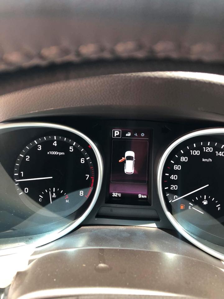 Đồng hồ trên xe cho biết chiếc xe mới chỉ di chuyển tổng cộng 9km. Đồng hồ trên xe cho biết chiếc xe mới chỉ di chuyển tổng cộng 9km.