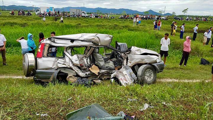 Chiếc Ford Everest biến dạng nặng sau vụ tai nạn