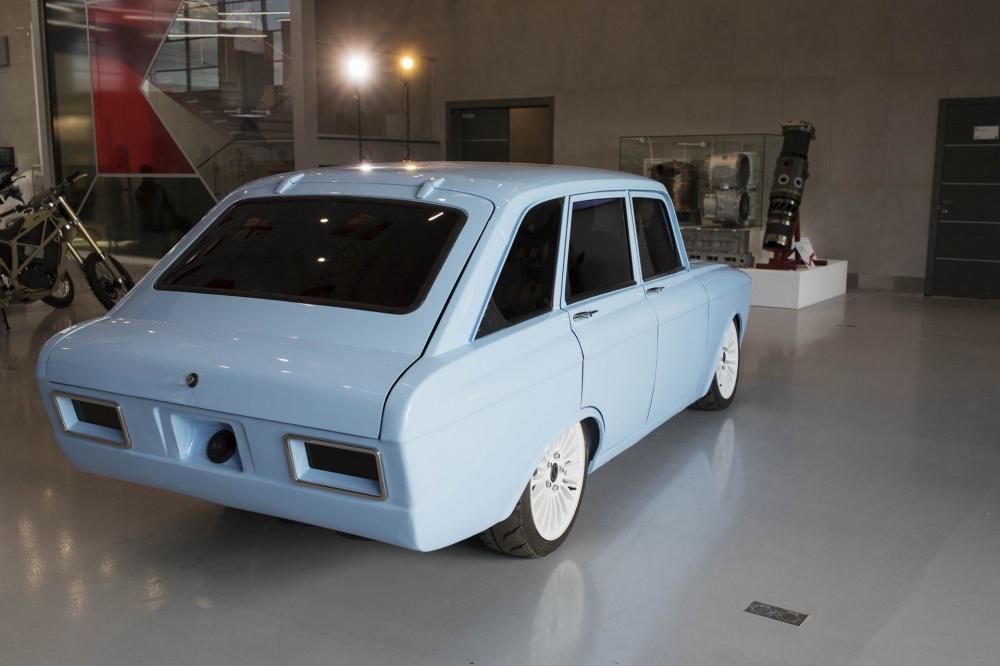 Kalashnikov đang có hướng đi vào lĩnh vực xe điện và cạnh tranh Tesla của Mỹ