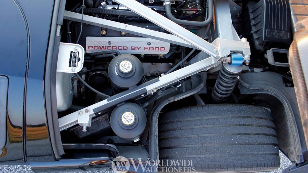 Siêu xe Ford GT thế hệ cũ sở hữu động cơ V8 đặt giữa, tăng áp, dung tích 5.4 lít Siêu xe Ford GT thế hệ cũ sở hữu động cơ V8 đặt giữa, tăng áp, dung tích 5.4 lít