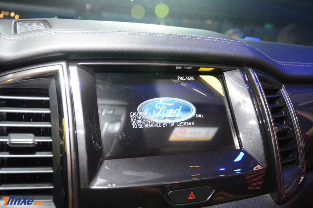 Màn hình cảm ứng 8 inch có tích hợp thêm Apple CarPlay và Android Auto