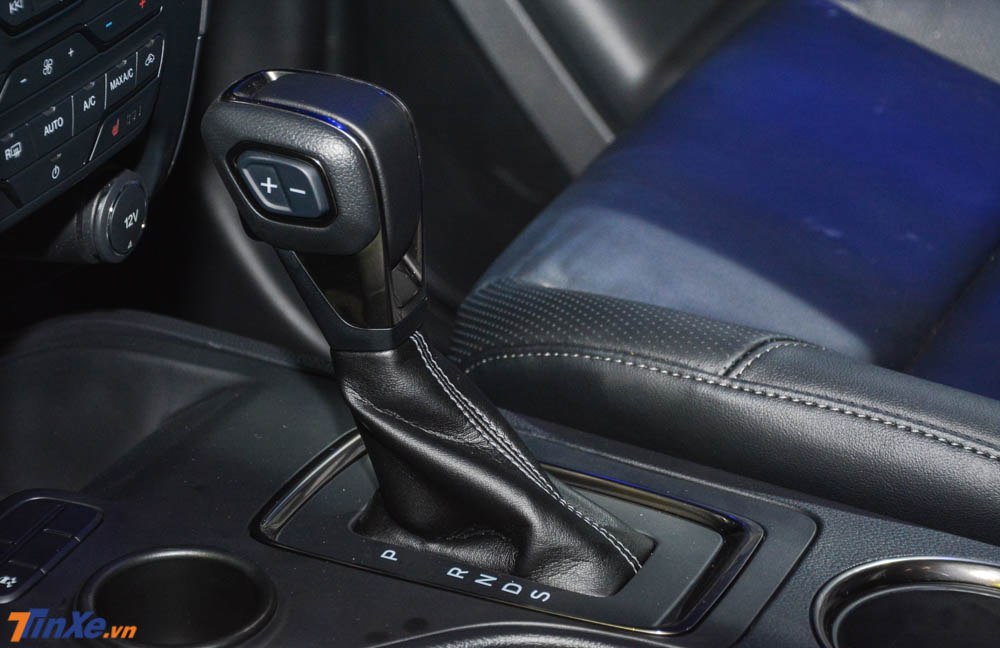 Ngoài hộp số tự động 10 cấp, Ford Everest 2018 mới ra mắt Việt Nam còn có trang bị hộp số sàn 6 cấp cho phiên bản Ambiente 2.0 lít Turbo 4x2