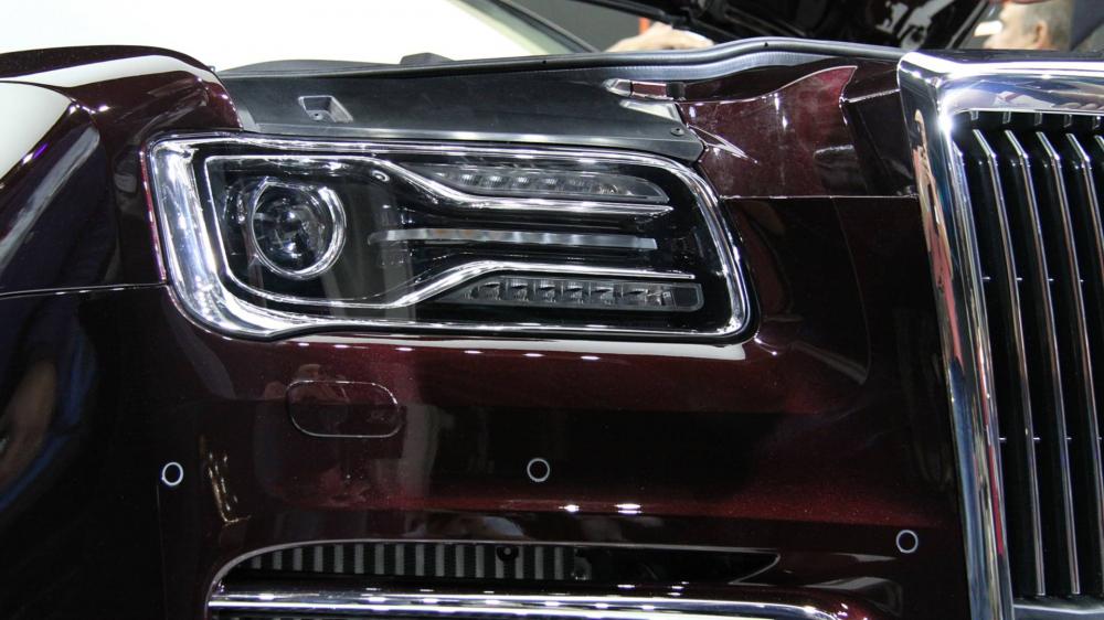 Cận cảnh cụm đèn pha của Aurus Senat