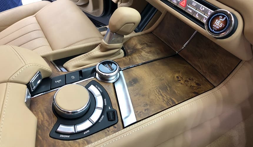 Cụm điều khiển trung tâm của Aurus Senat