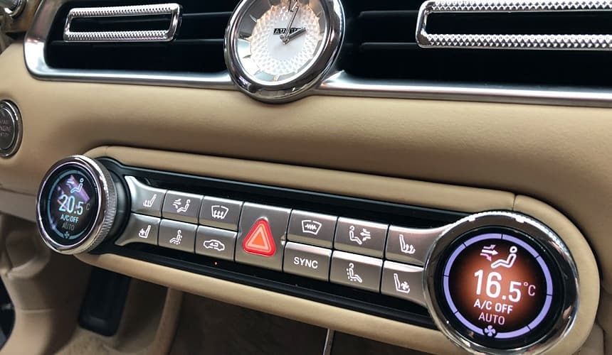 Đồng hồ chỉ giờ dạng cơ của Aurus Senat