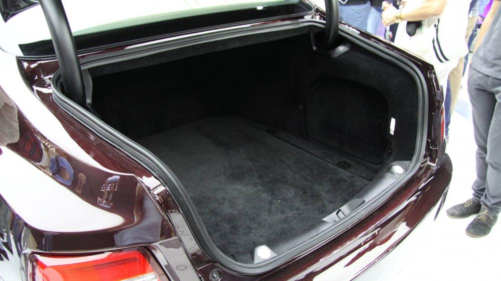 Khoang hành lý của Aurus Senat