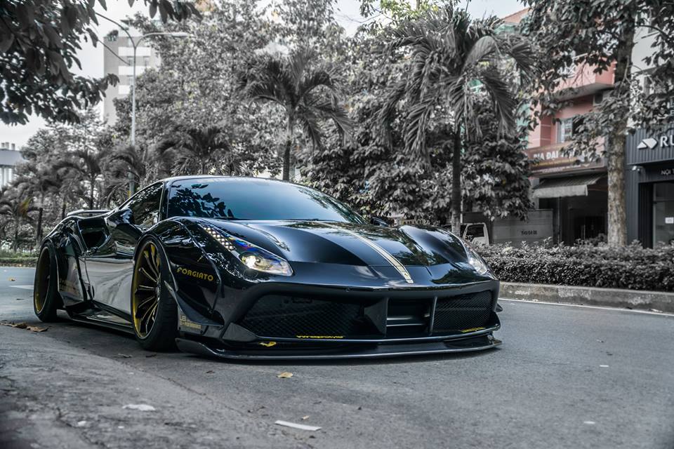 Ferrari 488 GTB độ Liberty Walk độc nhất Việt Nam trên đường phố Sài thành