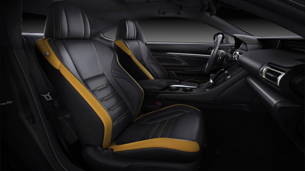Nội thất phối đen - vàng mới của Lexus RC 2019 Nội thất phối đen - vàng mới của Lexus RC 2019