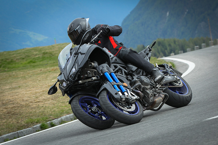 Honda vẫn đang “loay hoay” với công nghệ mô tô ba bánh nghiêng