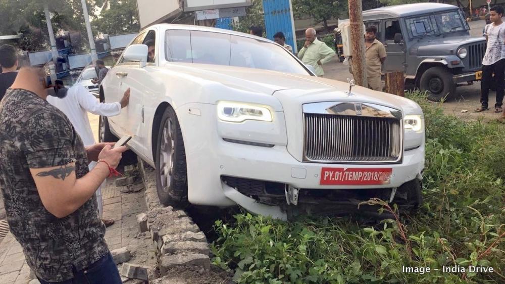 Hiện trường vụ tai nạn của chiếc Rolls-Royce Ghost