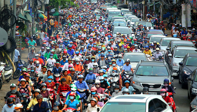 Vào ngày cuối của dịp lễ, lượng phương tiện đổ về các thành phố tăng đột biến gây ùn tắc. Vào ngày cuối của dịp lễ, lượng phương tiện đổ về các thành phố tăng đột biến gây ùn tắc.