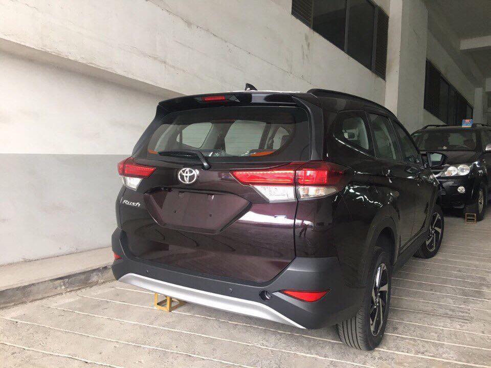 Toyota Rush 2018 có kích thước nhỏ hơn Fortuner nhưng vẫn đi kèm 7 chỗ
