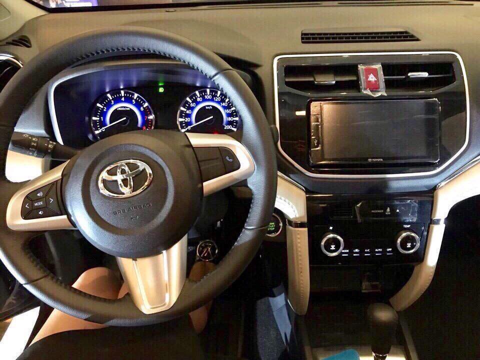 Nội thất bên trong Toyota Rush 2018 tại Việt Nam