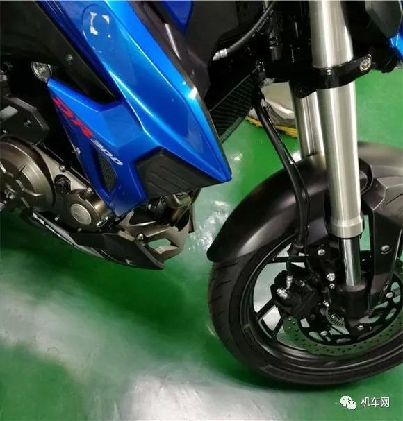 Suzuki GSX-S300 tại Trung Quốc có tên là Haojue DR-300