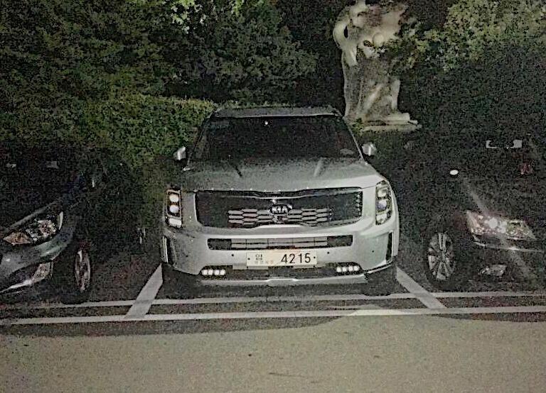 Kia Telluride 2019 vẫn dùng lưới tản nhiệt miệng hùm đặc trưng