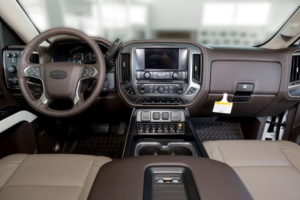 Ngỡ ngàng ngắm quái vật 6 bánh Chevrolet Silverado Ngỡ ngàng ngắm quái vật 6 bánh Chevrolet Silverado