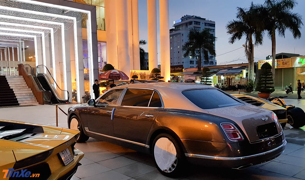 Hiện tại thị trường Việt Nam đã có 2 chiếc Bentley Mulsanne EWB thế hệ mới được đưa về nước