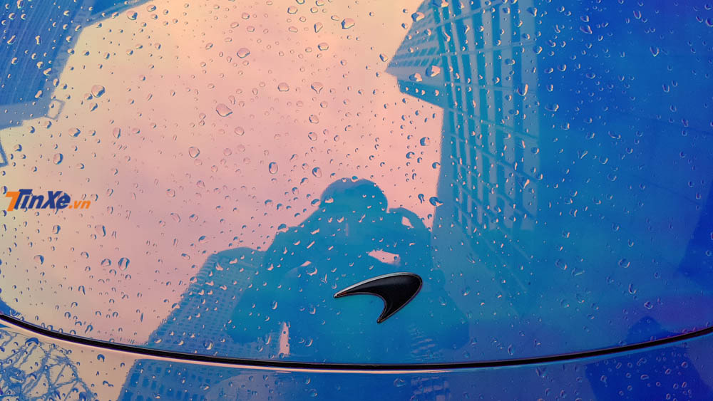 Và crôm bóng nếu thay đổi theo góc nhìn của người xem Và crôm bóng nếu thay đổi theo góc nhìn của người xem