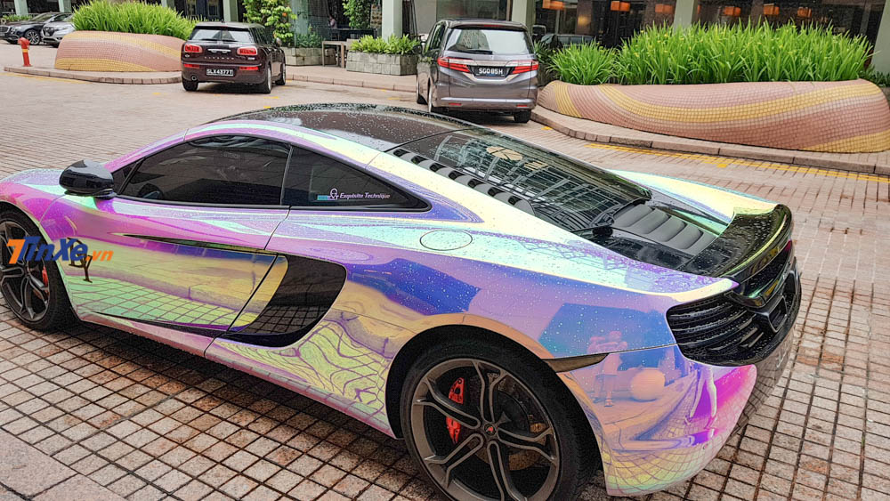 Đây cũng là cách để đại gia Singapore thể hiện sự nổi bật khi tụ tập cùng những người bạn khác có chung niềm đam mê siêu xe với nhau Đây cũng là cách để đại gia Singapore thể hiện sự nổi bật khi tụ tập cùng những người bạn khác có chung niềm đam mê siêu xe với nhau