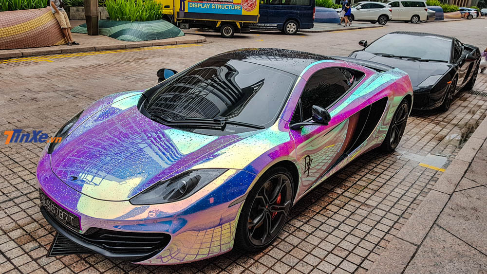 Đỗ phía sau siêu xe McLaren MP4-12C tắc kè hoa là Lamborghini Gallardo đã có tuổi đời hơn 10 năm Đỗ phía sau siêu xe McLaren MP4-12C tắc kè hoa là Lamborghini Gallardo đã có tuổi đời hơn 10 năm