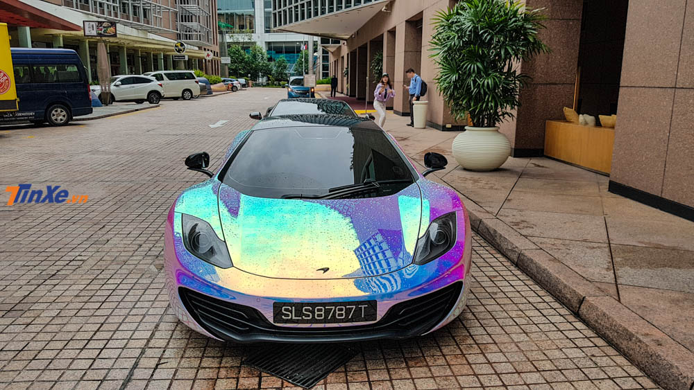 McLaren MP4-12C đổi màu như tắc kè hoa của giới nhà giàu Singapore McLaren MP4-12C đổi màu như tắc kè hoa của giới nhà giàu Singapore