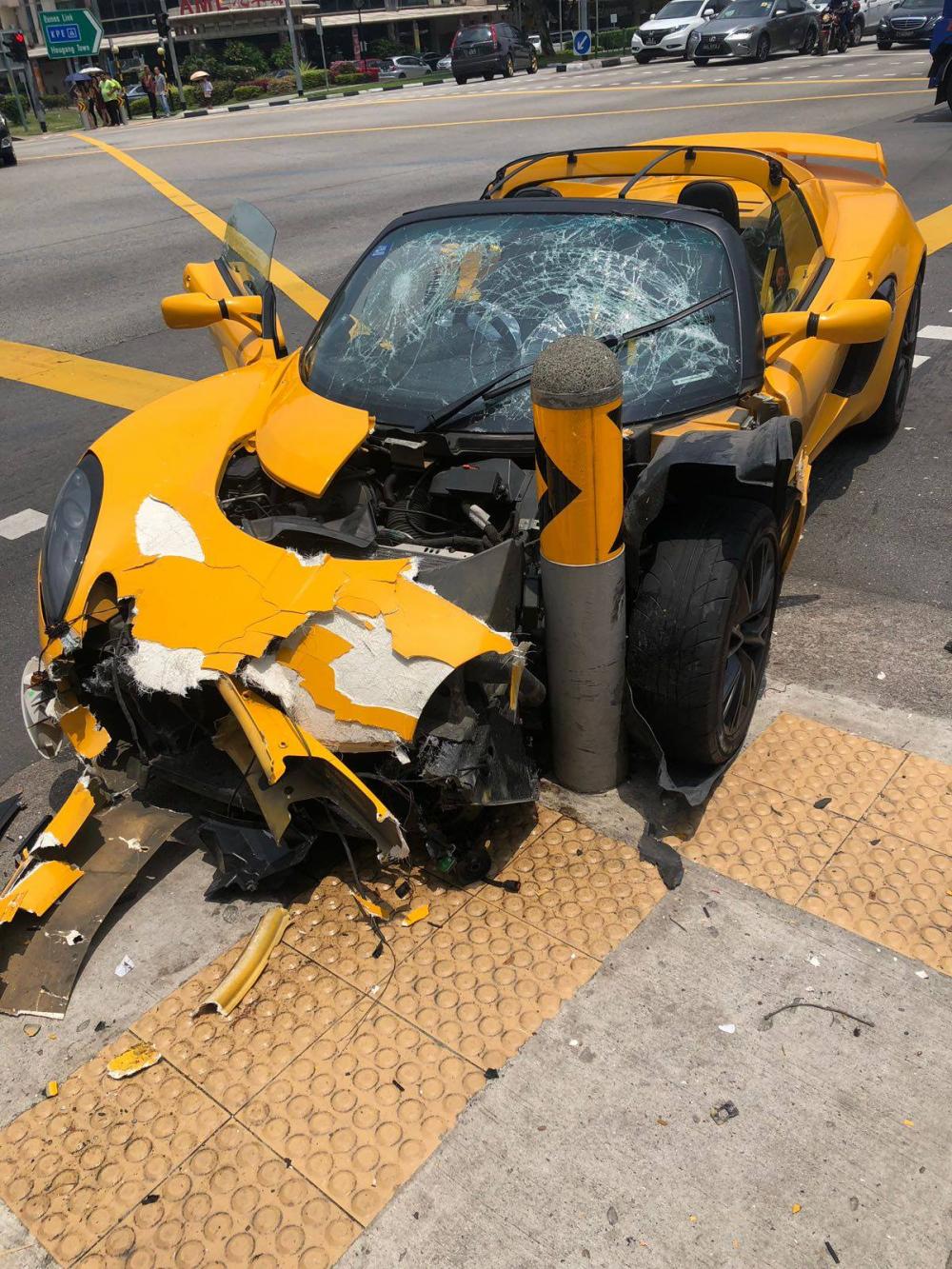 Vụ tai nạn của chiếc Lotus Elise màu vàng