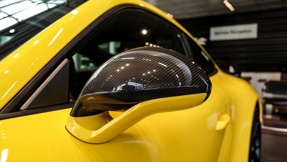 Cuối cùng là vỏ gương bằng sợi carbon bóng Cuối cùng là vỏ gương bằng sợi carbon bóng