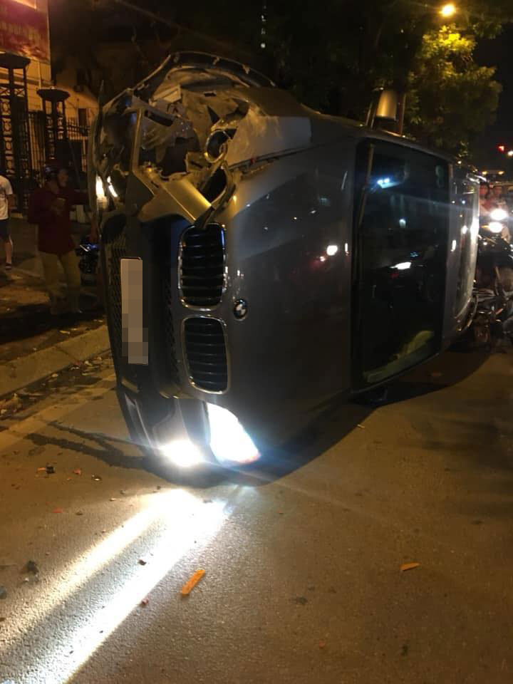 Chiếc BMW X5 bị hỏng đáng kể sau tai nạn