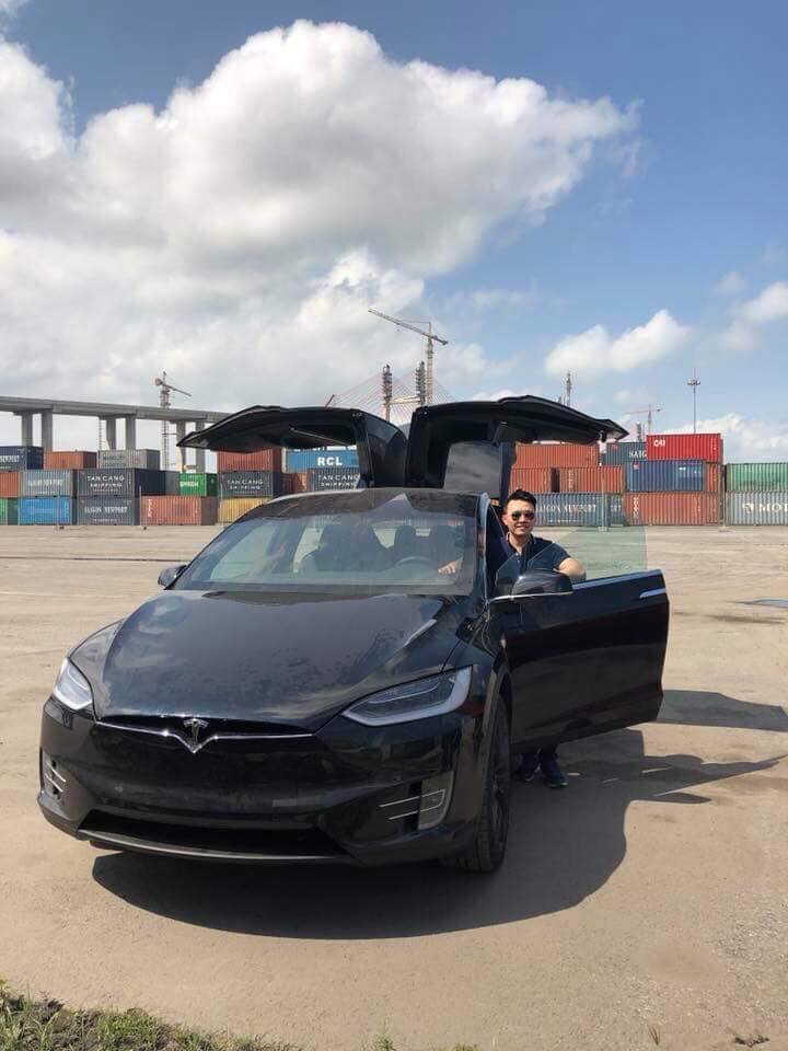 Đây là bộ áo nguyên bản của chiếc Tesla Model X P100D thuộc sở hữu chồng siêu mẫu Ngọc Thạch Đây là bộ áo nguyên bản của chiếc Tesla Model X P100D thuộc sở hữu chồng siêu mẫu Ngọc Thạch