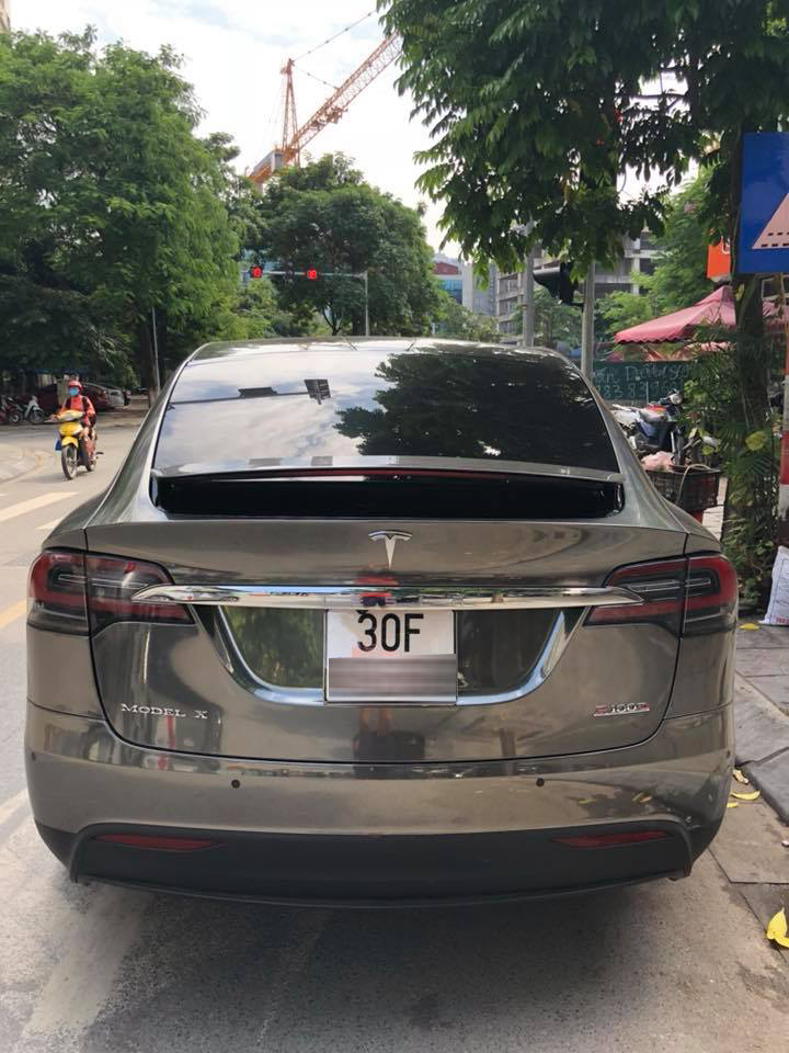 Tesla Model X P100D của chồng siêu mẫu Ngọc Thạch là chiếc thứ 3 xuất hiện tại Việt Nam Tesla Model X P100D của chồng siêu mẫu Ngọc Thạch là chiếc thứ 3 xuất hiện tại Việt Nam
