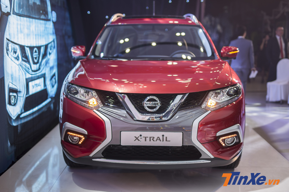 Thế nhưng điểm thay đổi lớn nhất của Nissan X-Trail V-Series ở ngoại thất chính là cản trước được thiết kế hoàn toàn mới tạo những đường nét cá tính hơn cho mẫu crossover này. Thế nhưng điểm thay đổi lớn nhất của Nissan X-Trail V-Series ở ngoại thất chính là cản trước được thiết kế hoàn toàn mới tạo những đường nét cá tính hơn cho mẫu crossover này.