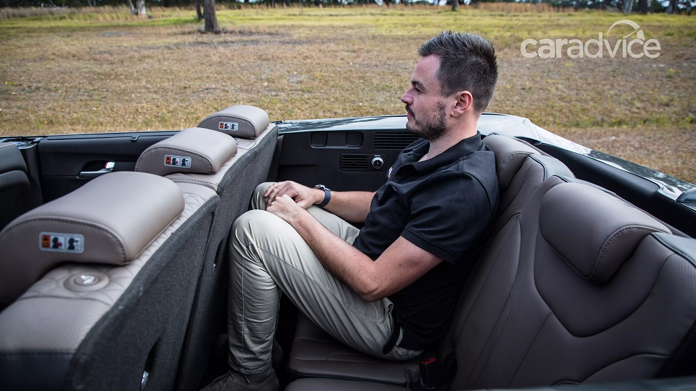 Hàng ghế thứ 3 chật hẹp của Hyundai Santa Fe Cabriolet Hàng ghế thứ 3 chật hẹp của Hyundai Santa Fe Cabriolet