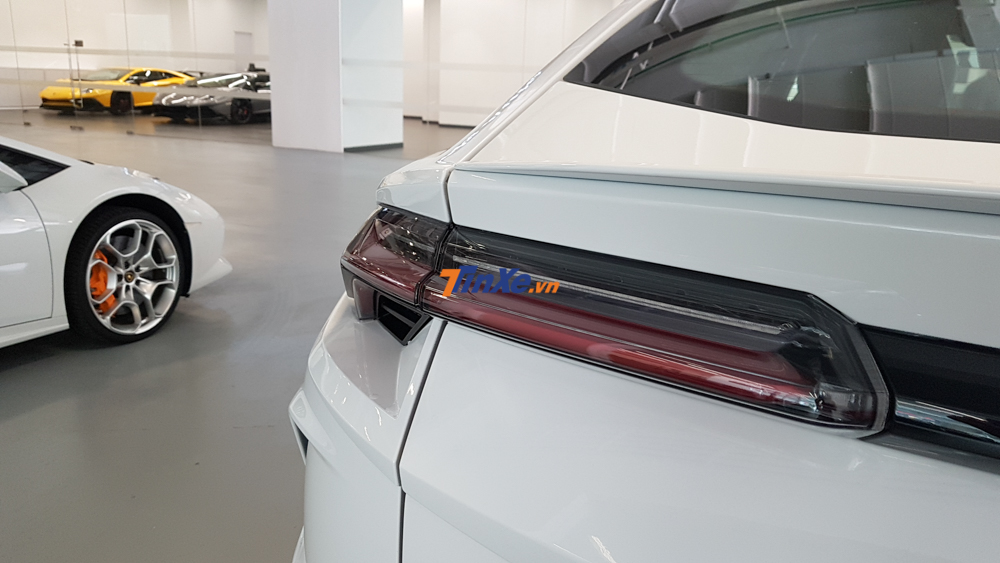 Cụm đèn hậu LED hình chữ Y nằm ngang