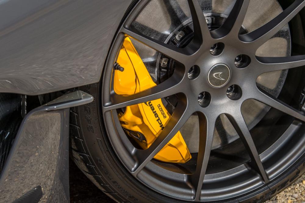 McLaren P1 của Jenson Button còn được trang bị một gói tuỳ chọn đặc biệt có tên gọi Track Mode 2 do MSO thực hiện McLaren P1 của Jenson Button còn được trang bị một gói tuỳ chọn đặc biệt có tên gọi Track Mode 2 do MSO thực hiện