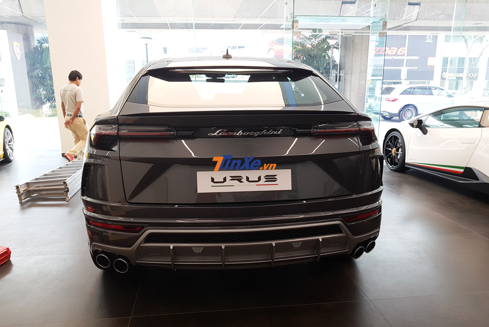 Mức giá để sở hữu Lamborghini Urus tại Singapore chưa bao gồm giấy phép sử dụng xe ô tô COE