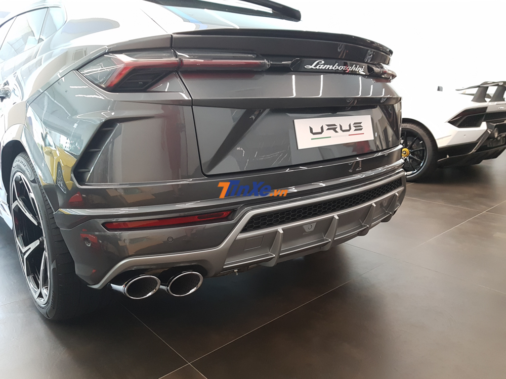 Khoang hành lý của Lamborghini Urus có thể tích lên đến 1.596 lít 