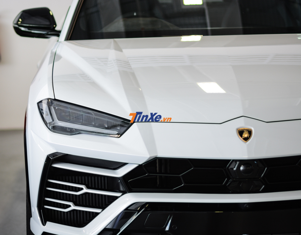 Lamborghini Urus cũng có sức mạnh đáng kinh ngạc nhất trong phân khúc SUV, mẫu xe này được trang bị khối động cơ V8