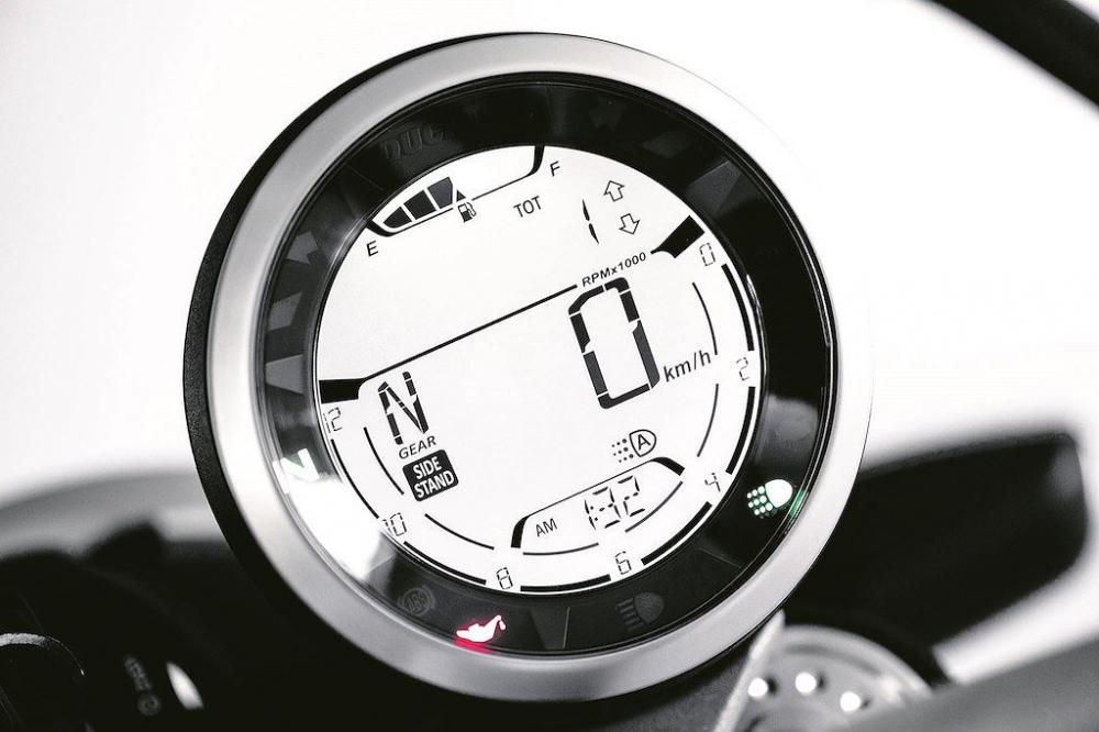 Đồng hồ được bổ sung tính năng báo số và lượng xăng Đồng hồ được bổ sung tính năng báo số và lượng xăng