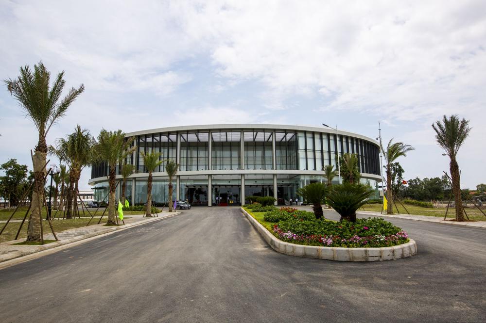 Báo Tây cho rằng VinFast nên nhắm tới thị phần xuất khẩu song song với sản xuất xe nội địa