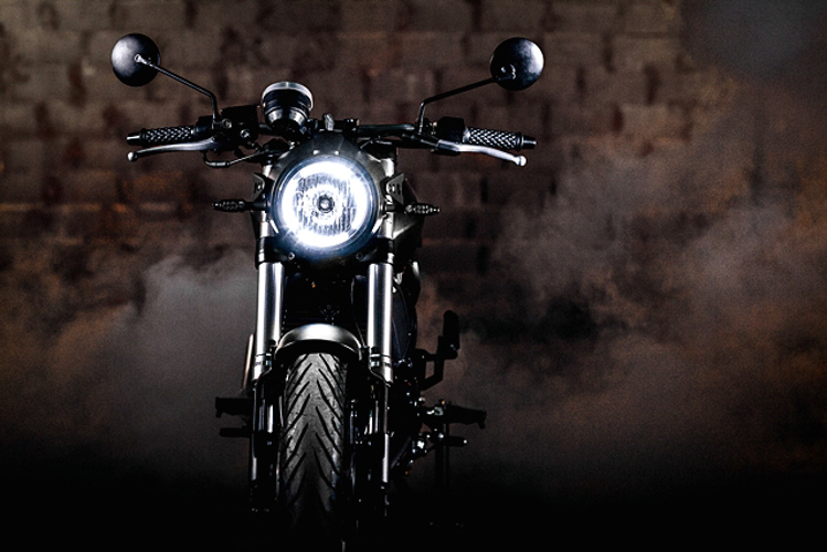 Đèn còi là các trang bị không thể thiếu khi lên xuống đèo dốc