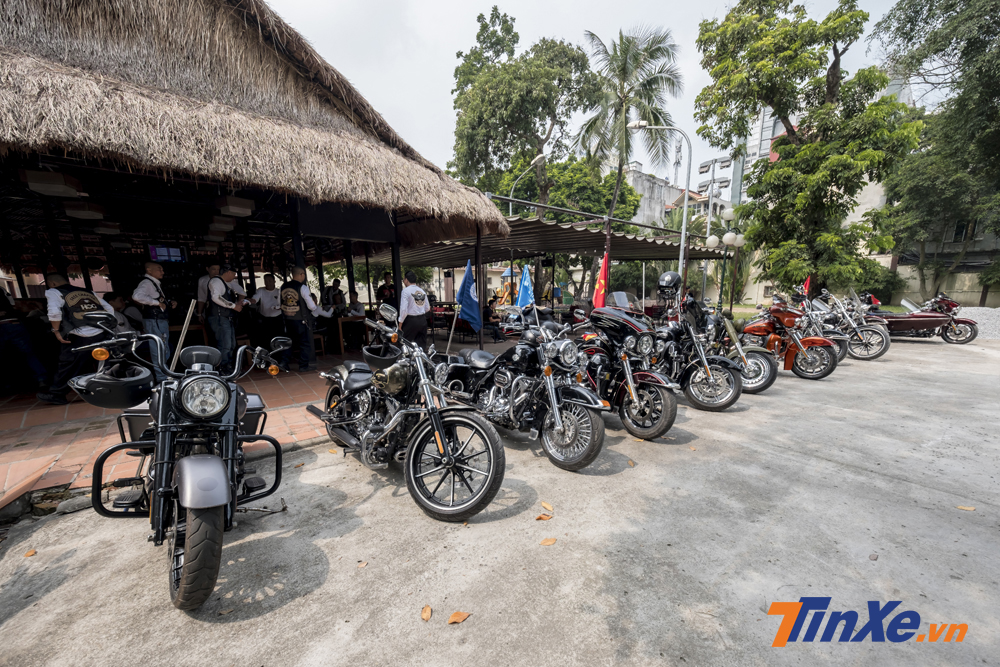Nhiều người phải trầm trồ khi nhìn thấy dàn xe Harley-Davidson trong buổi trưa ngày 13/9/2018.