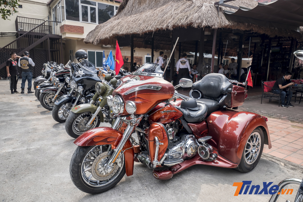 Trong buổi đón cúp ngày 13/9/2018, nữ biker Ngọc Phượng sử dụng chiếc Harley-Davidson độ ba bánh làm phương tiện di chuyển.
