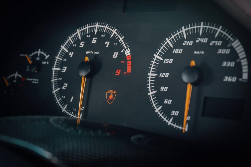 Hiện siêu xe hàng hiếm Lamborghini Murcielago LP640-4 Versace chỉ mới lăn bánh quãng đường dài tương đương 11.300 km Hiện siêu xe hàng hiếm Lamborghini Murcielago LP640-4 Versace chỉ mới lăn bánh quãng đường dài tương đương 11.300 km