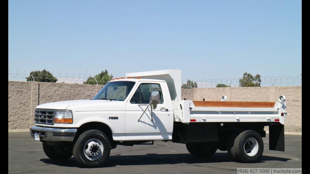 Chiếc xe được dựng trên nền tảng Ford F-450 1997 Chiếc xe được dựng trên nền tảng Ford F-450 1997