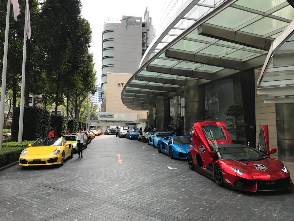 Trước khi di chuyển về khách sạn St. Regis để nghỉ ngơi Trước khi di chuyển về khách sạn St. Regis để nghỉ ngơi