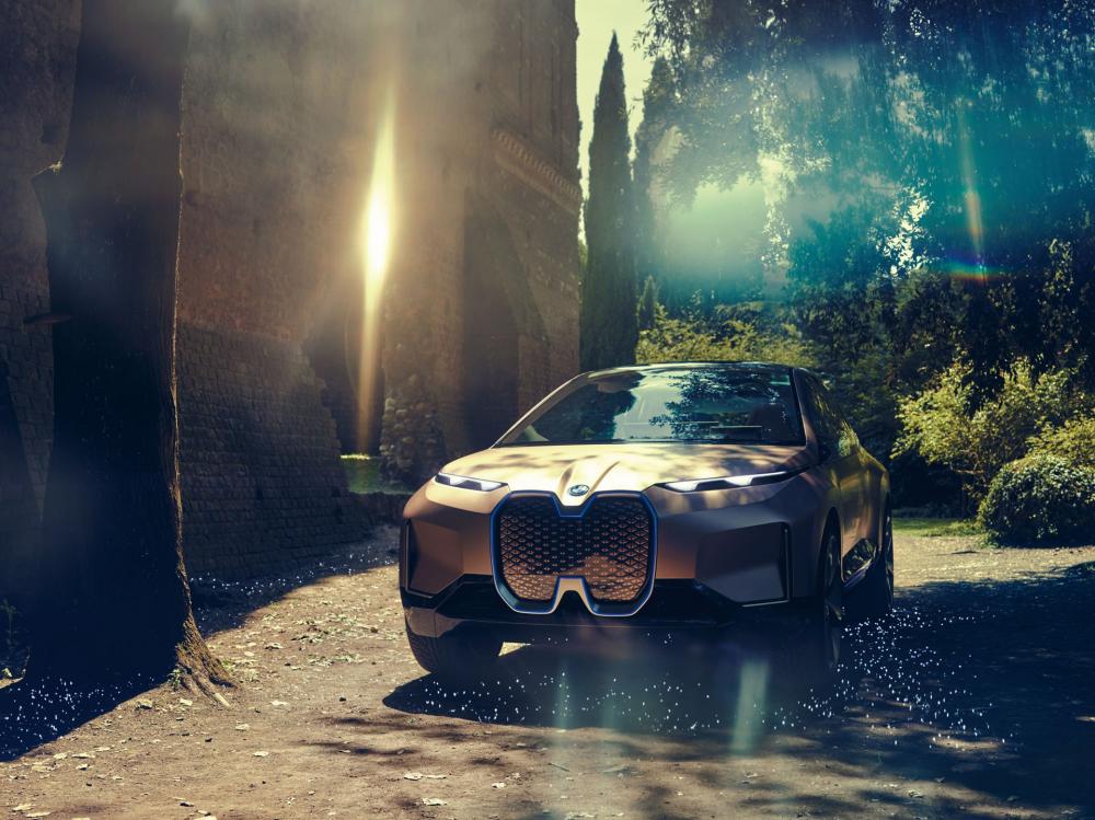 Lưới tản nhiệt giả hình quả thận đôi của BMW Vision iNext 